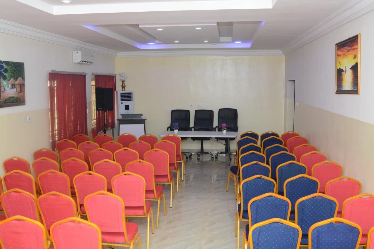 Peace Media Hotels Abuja Buitenkant foto