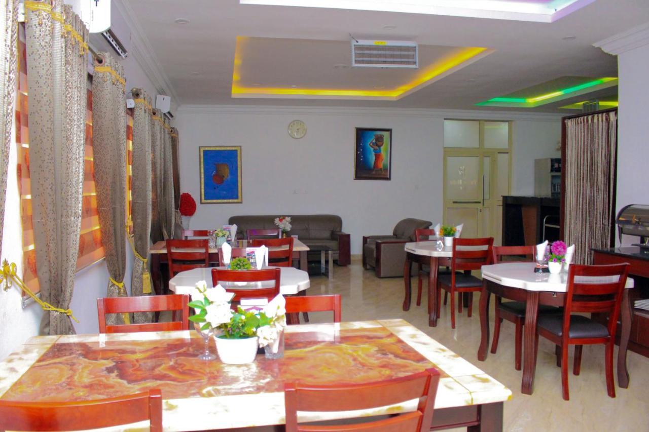 Peace Media Hotels Abuja Buitenkant foto